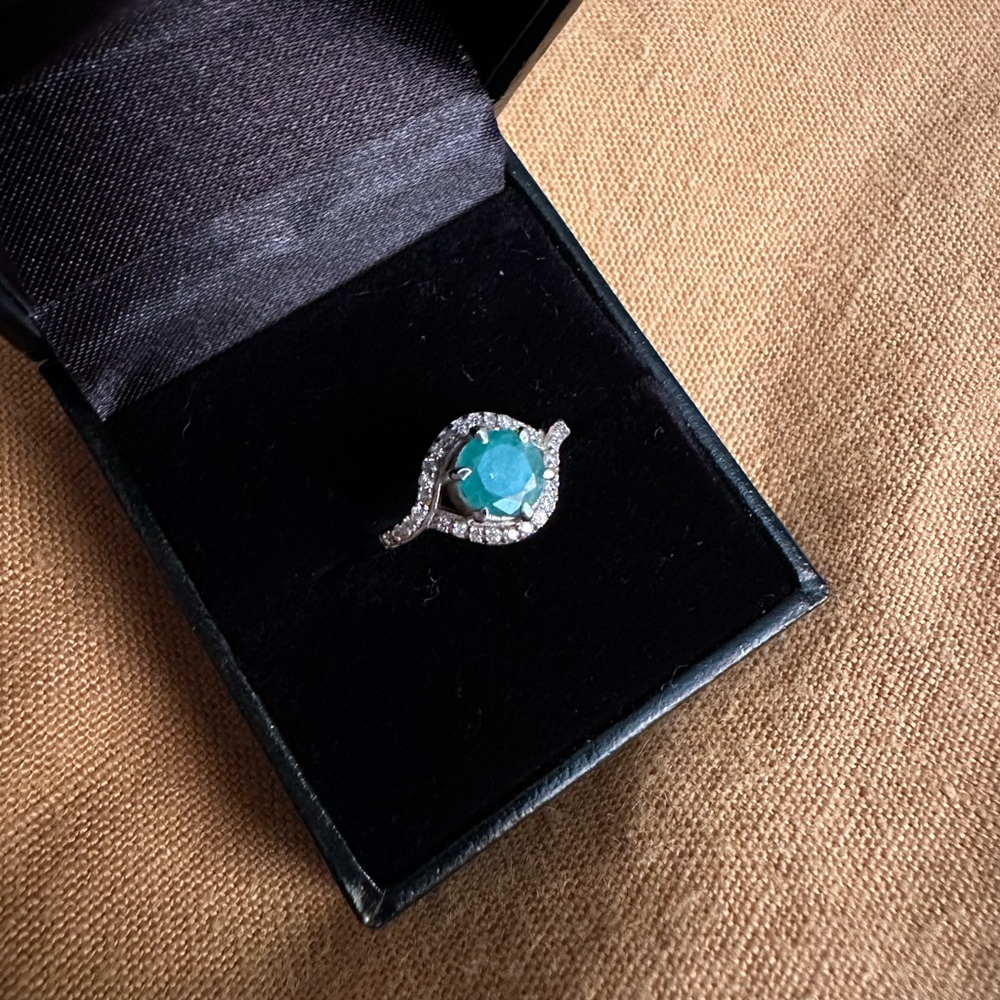 Emerald ring with small diamonds and white gold band
